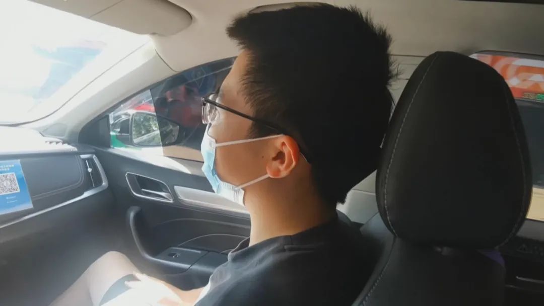 DƬ